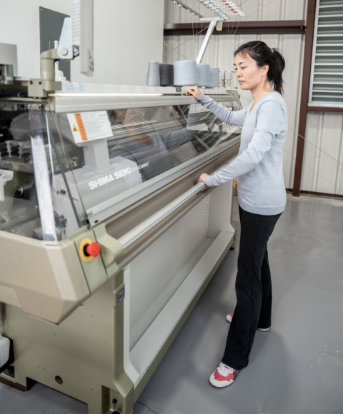 WHOLEGARMENT machine and Ms. Yi